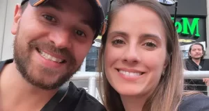 Casal no centro de Kansas City