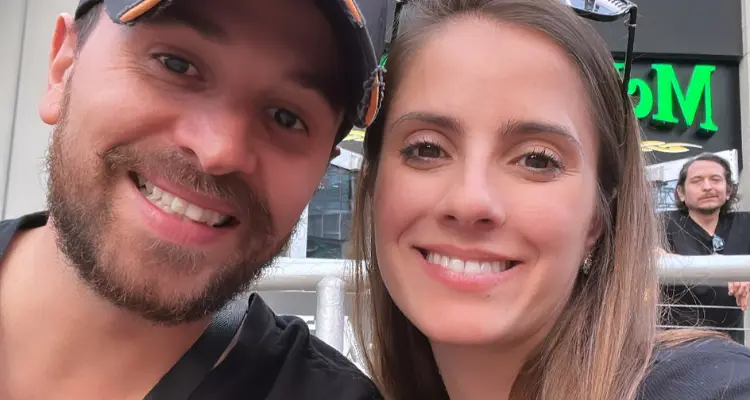 Casal no centro de Kansas City