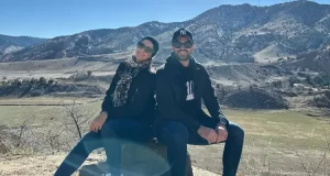 Casal nas montanhas de Black Rock em Denver