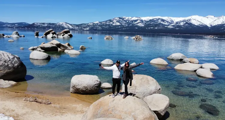 Paisagem com casal de drone em Lake Tahoe