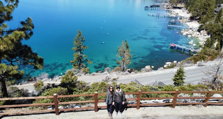 Paisagem com casal de drone em Lake Tahoe
