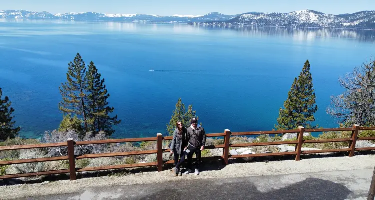Paisagem com casal de drone em Lake Tahoe
