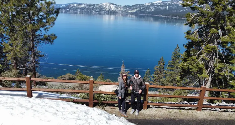 Paisagem com casal de drone em Lake Tahoe