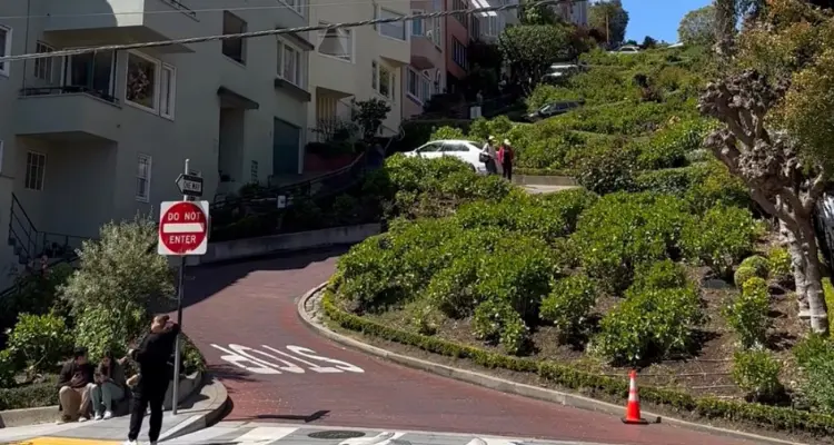 Rua torta a lombard street em sao francisco